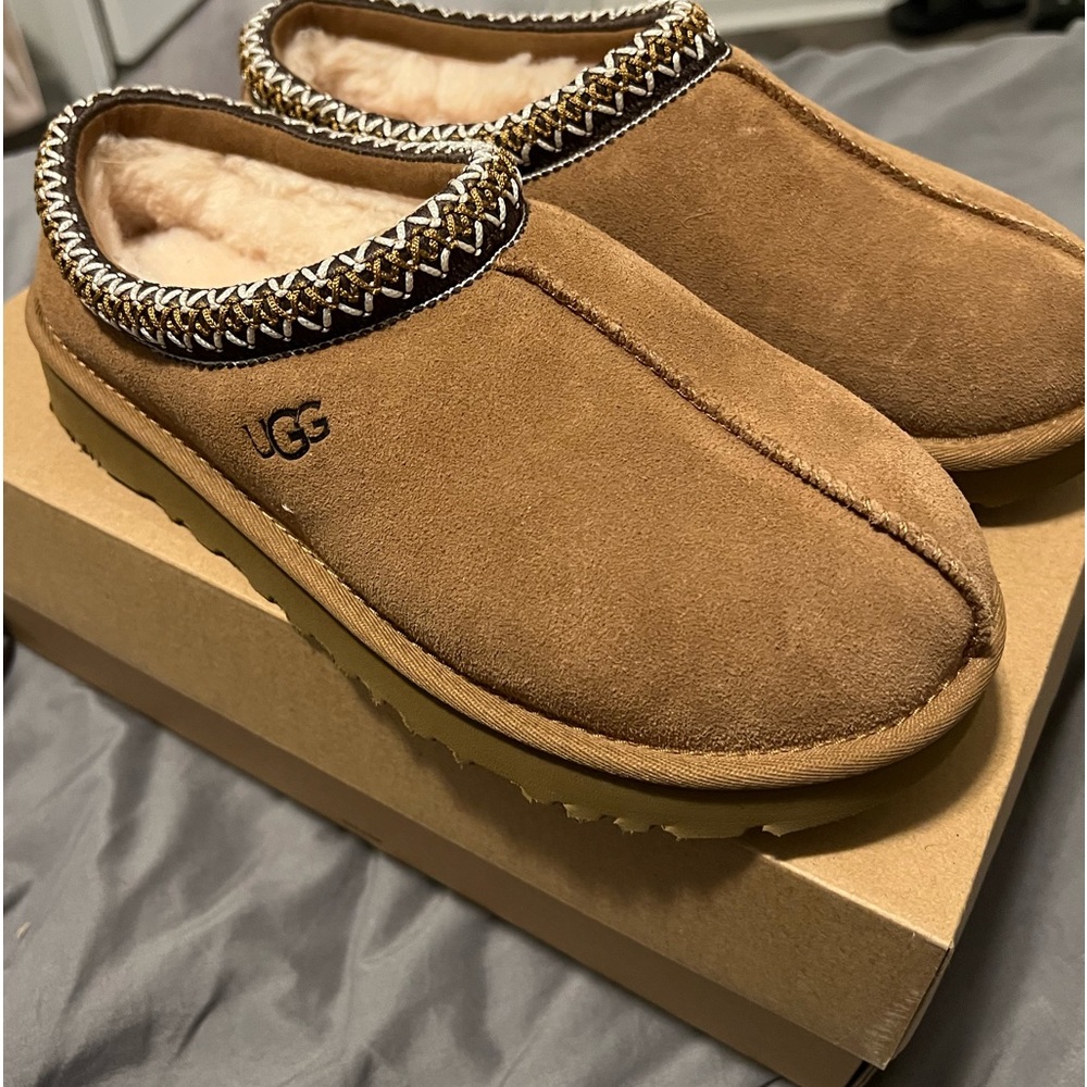 Chestnut tasman Uggs sz 9